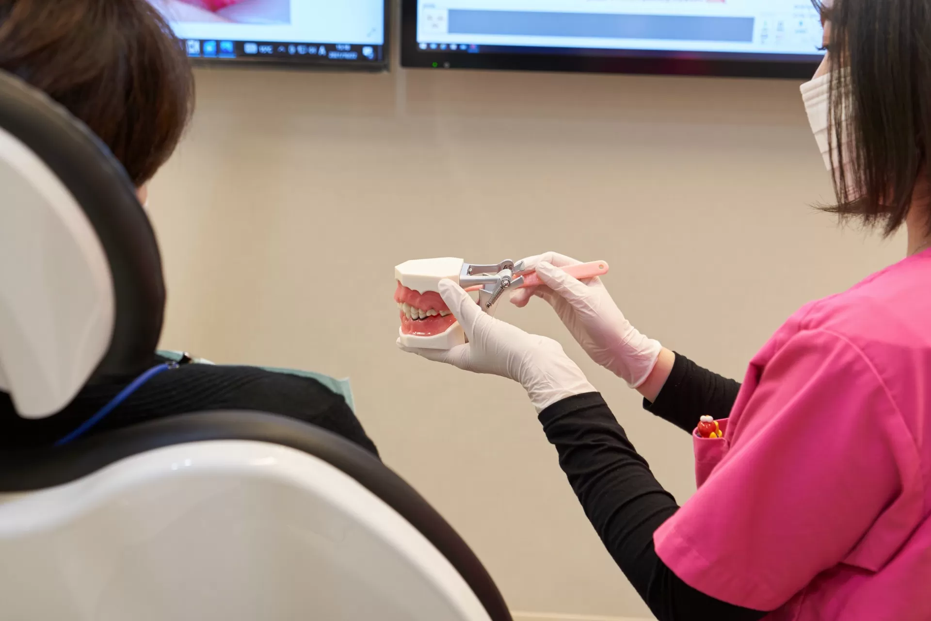 先端機器を駆使した安心で確実な治療